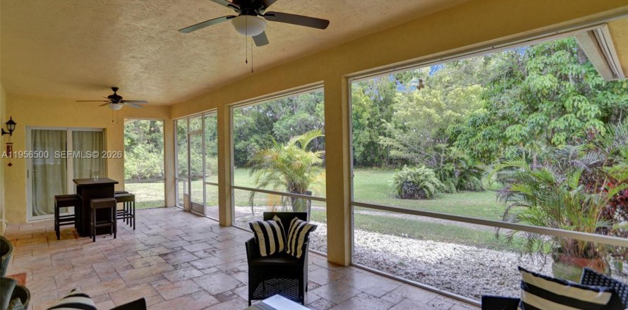 Casa en Southwest Ranches, Florida 3 dormitorios, 313.82 m2 № 2025406