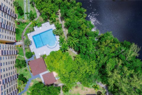 Copropriété à vendre à North Miami Beach, Floride: 3 chambres, 153.47 m2 № 2182579 - photo 11