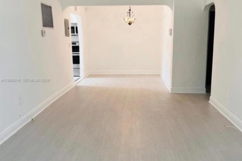 House in Hollywood, Florida 3 bedrooms, 122.54 sq.m. № 2063591 - photo 4