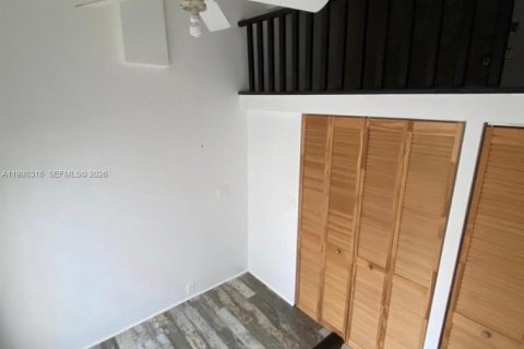 House in Hollywood, Florida 3 bedrooms, 122.54 sq.m. № 2063591 - photo 6