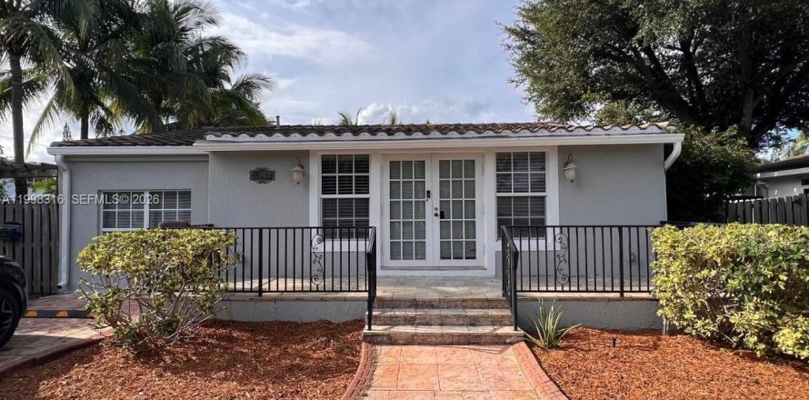 House in Hollywood, Florida 3 bedrooms, 122.54 sq.m. № 2063591