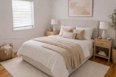 House in Hollywood, Florida 3 bedrooms, 122.54 sq.m. № 2063591 - photo 8