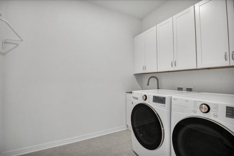 Купить виллу или дом в Лейквуд Ранч, Флорида 15 комнат, 353.68м2, № 2238164 - фото 23