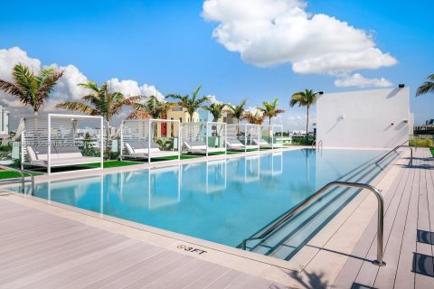 Condo in Miami Beach, Florida, 2 bedrooms  № 2010259 - photo 17