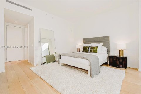 Condo in Miami Beach, Florida, 2 bedrooms  № 2010259 - photo 5