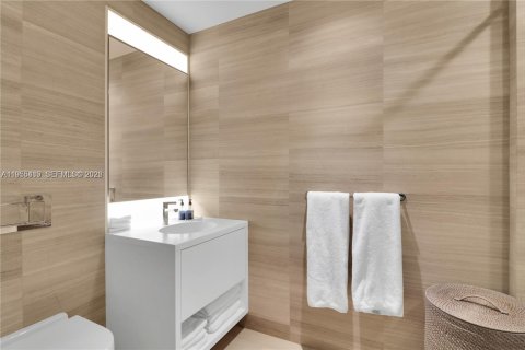 Condo in Miami Beach, Florida, 2 bedrooms  № 2010259 - photo 10