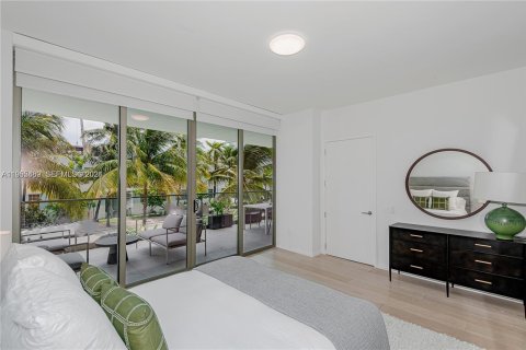 Condo in Miami Beach, Florida, 2 bedrooms  № 2010259 - photo 8