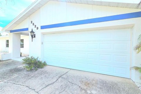 Villa ou maison à Dunedin, Floride 4 chambres, 175.86 m2 № 2359331