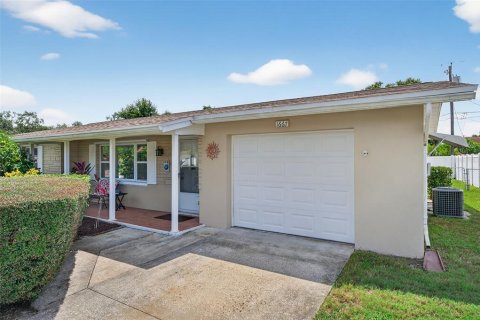 Villa ou maison à vendre à Clearwater, Floride: 2 chambres, 93 m2 № 1910687 - photo 1