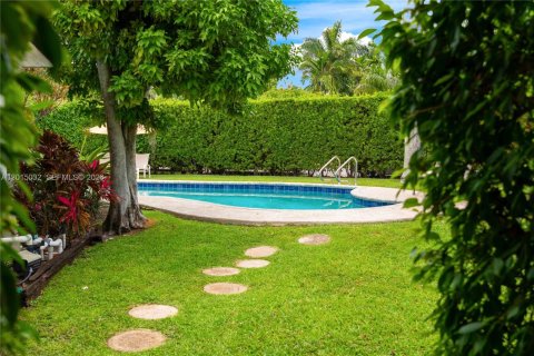 House in Miami Beach, Florida 5 bedrooms, 247.4 sq.m. № 2085511 - photo 6