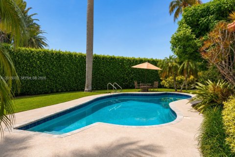 House in Miami Beach, Florida 5 bedrooms, 247.4 sq.m. № 2085511 - photo 2