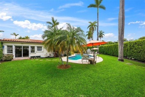 House in Miami Beach, Florida 5 bedrooms, 247.4 sq.m. № 2085511 - photo 23
