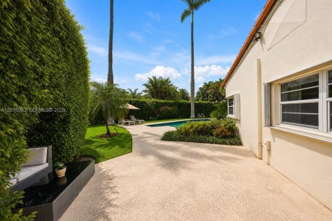 House in Miami Beach, Florida 5 bedrooms, 247.4 sq.m. № 2085511 - photo 21
