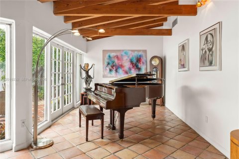House in Miami Beach, Florida 5 bedrooms, 247.4 sq.m. № 2085511 - photo 17