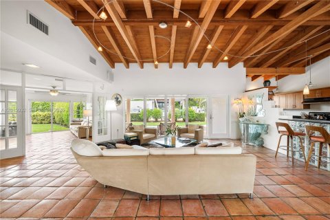 House in Miami Beach, Florida 5 bedrooms, 247.4 sq.m. № 2085511 - photo 14