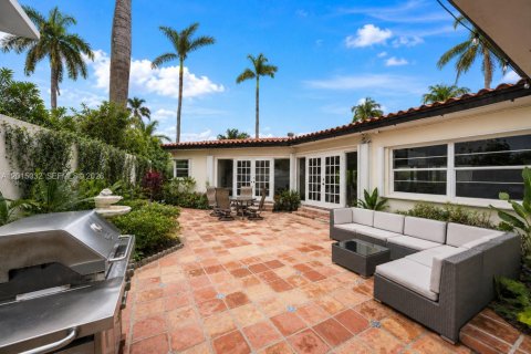 House in Miami Beach, Florida 5 bedrooms, 247.4 sq.m. № 2085511 - photo 20