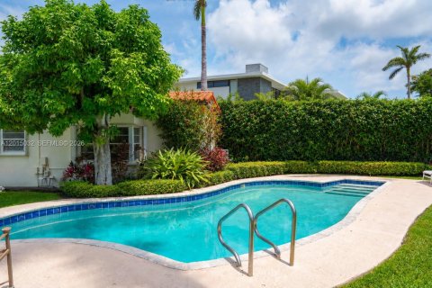 House in Miami Beach, Florida 5 bedrooms, 247.4 sq.m. № 2085511 - photo 7
