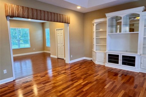 House in The Villages, Florida 3 bedrooms, 336.31 sq.m. № 1732406 - photo 24