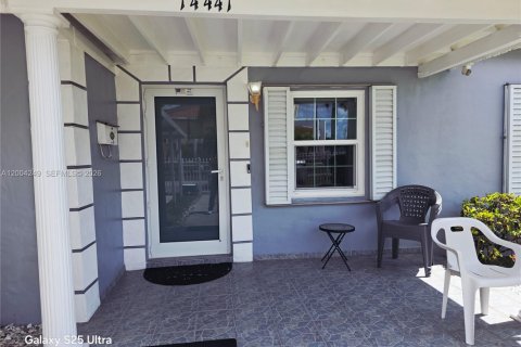 Дом в Майами, Флорида 3 спальни, 105.63м2 № 2068411