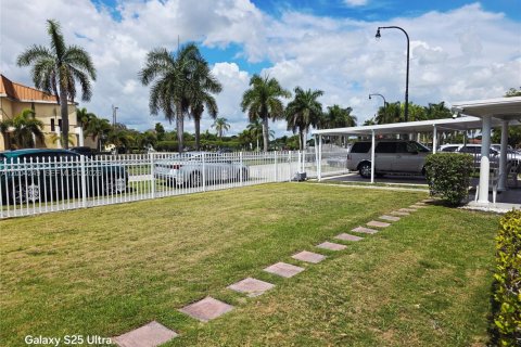 Купить виллу или дом в Майами, Флорида 3 спальни, 105.63м2, № 2068411 - фото 2