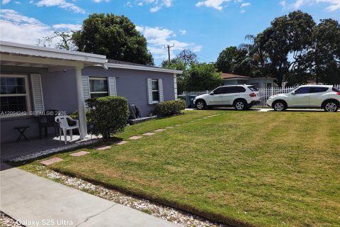 Купить виллу или дом в Майами, Флорида 3 спальни, 105.63м2, № 2068411 - фото 4