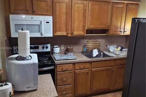 Купить виллу или дом в Майами, Флорида 3 спальни, 105.63м2, № 2068411 - фото 11