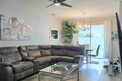 House in Orlando, Florida 3 bedrooms, 141.49 sq.m. № 2098309 - photo 14