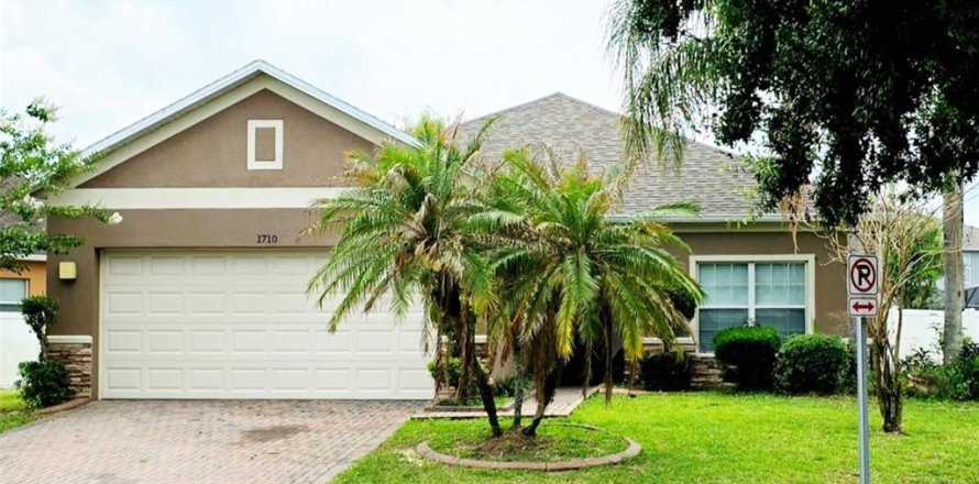 House in Orlando, Florida 3 bedrooms, 141.49 sq.m. № 2098309