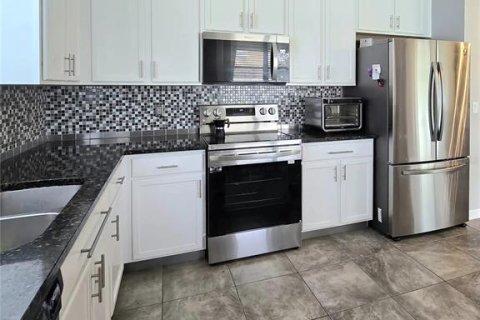 House in Orlando, Florida 3 bedrooms, 141.49 sq.m. № 2098309 - photo 19