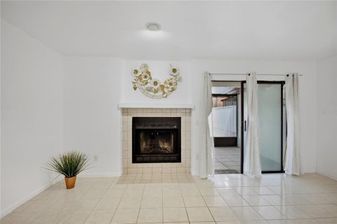 Townhouse in Gainesville, Florida 2 bedrooms, 115.57 sq.m. № 2384268 - photo 17