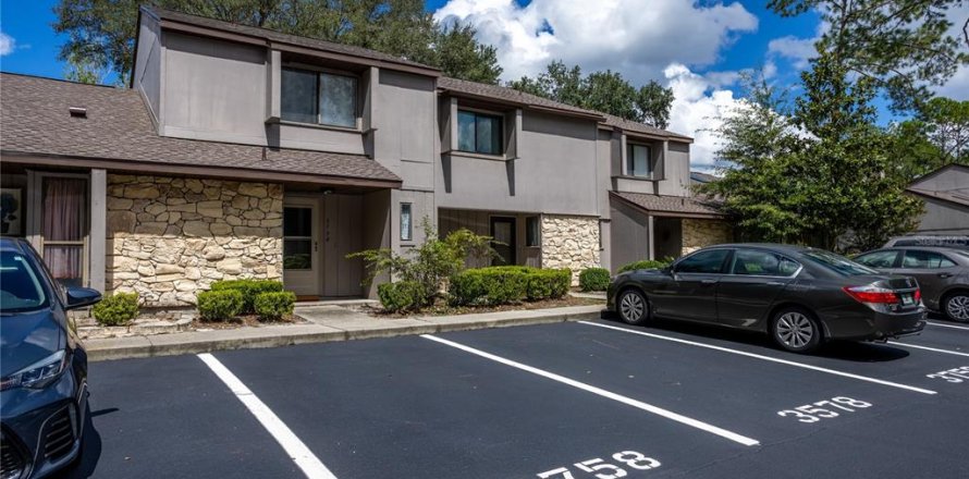 Townhouse in Gainesville, Florida 2 bedrooms, 115.57 sq.m. № 2384268
