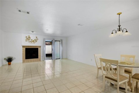 Townhouse in Gainesville, Florida 2 bedrooms, 115.57 sq.m. № 2384268 - photo 10