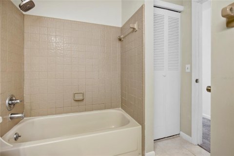 Townhouse in Gainesville, Florida 2 bedrooms, 115.57 sq.m. № 2384268 - photo 28