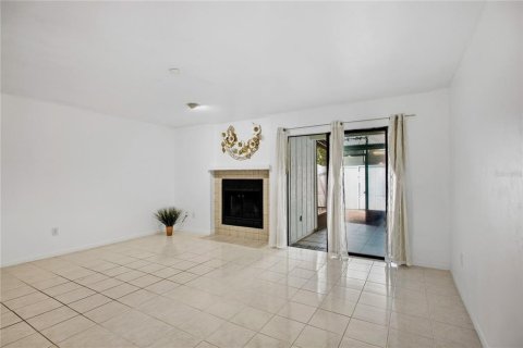 Townhouse in Gainesville, Florida 2 bedrooms, 115.57 sq.m. № 2384268 - photo 18
