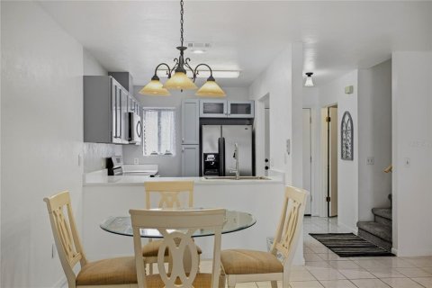 Townhouse in Gainesville, Florida 2 bedrooms, 115.57 sq.m. № 2384268 - photo 13