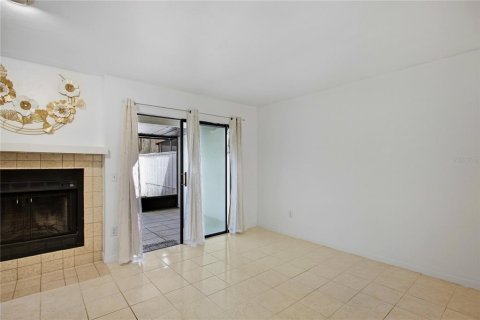 Townhouse in Gainesville, Florida 2 bedrooms, 115.57 sq.m. № 2384268 - photo 16