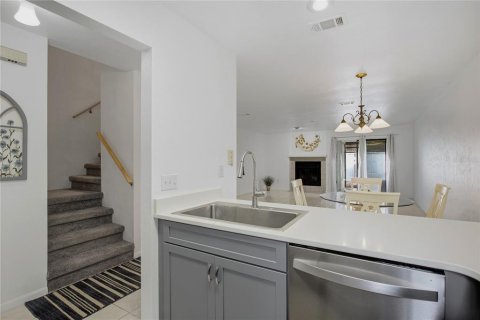 Townhouse in Gainesville, Florida 2 bedrooms, 115.57 sq.m. № 2384268 - photo 9