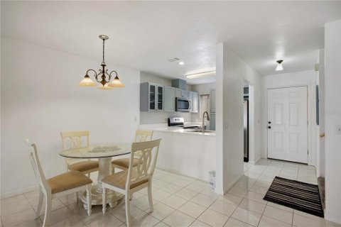 Townhouse in Gainesville, Florida 2 bedrooms, 115.57 sq.m. № 2384268 - photo 11