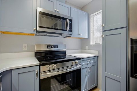 Townhouse in Gainesville, Florida 2 bedrooms, 115.57 sq.m. № 2384268 - photo 8