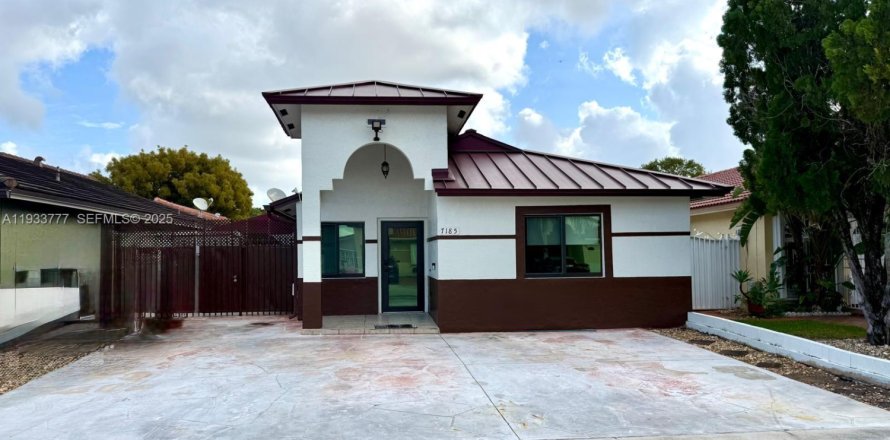 House in Hialeah, Florida 3 bedrooms, 134.8 sq.m. № 1992630