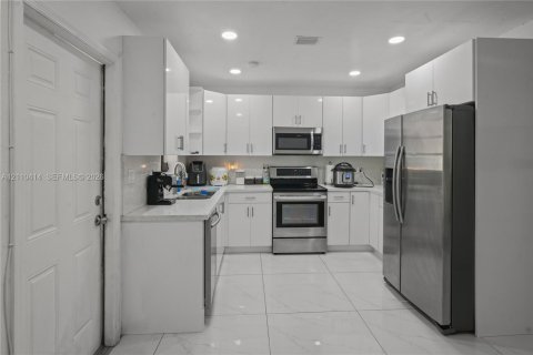Villa ou maison à louer à Miami Gardens, Floride: 3 chambres, 123.19 m2 № 2426293 - photo 3