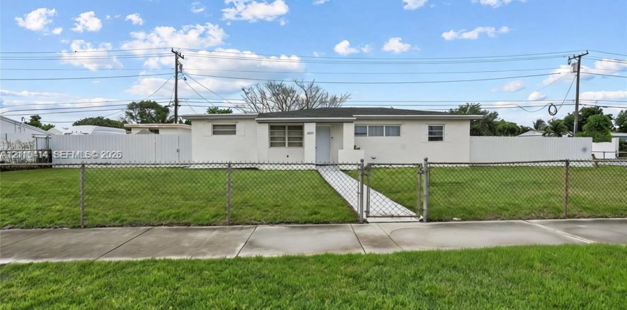 Villa ou maison à Miami Gardens, Floride 3 chambres, 123.19 m2 № 2426293