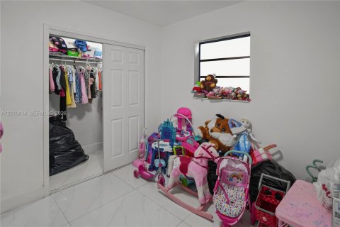 Villa ou maison à louer à Miami Gardens, Floride: 3 chambres, 123.19 m2 № 2426293 - photo 10