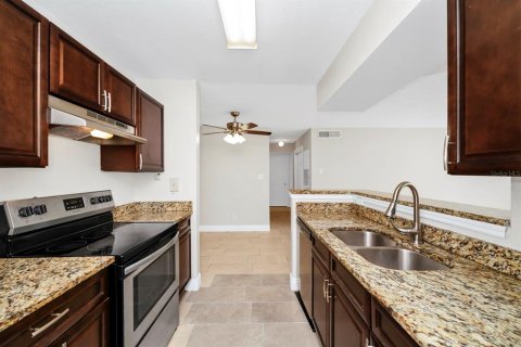 Condo in Orlando, Florida, 2 bedrooms  № 1570757 - photo 10