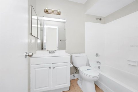 Condo in Orlando, Florida, 2 bedrooms  № 1570757 - photo 12