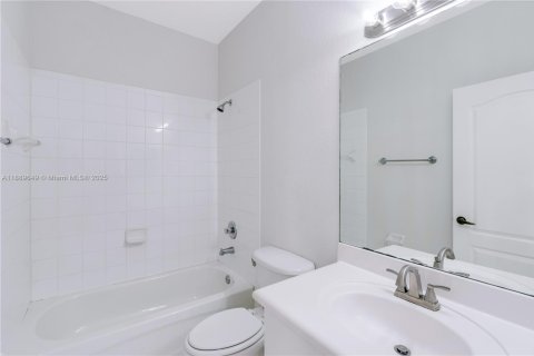 Casa en venta en Doral, Florida, 4 dormitorios, 196.77 m2 № 1938594 - foto 15