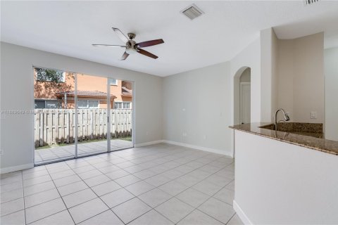 Casa en venta en Doral, Florida, 4 dormitorios, 196.77 m2 № 1938594 - foto 7