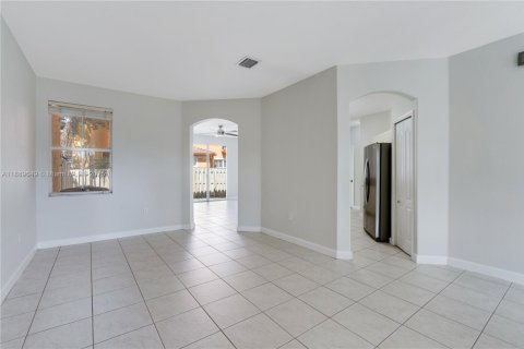 Casa en venta en Doral, Florida, 4 dormitorios, 196.77 m2 № 1938594 - foto 4