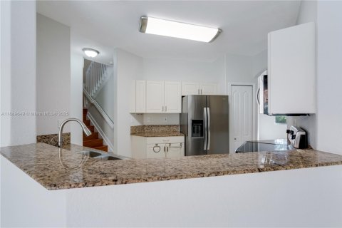 Casa en venta en Doral, Florida, 4 dormitorios, 196.77 m2 № 1938594 - foto 11