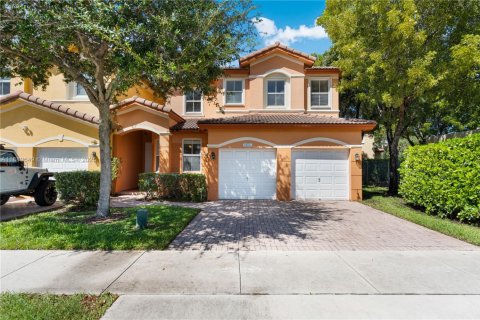 Casa en venta en Doral, Florida, 4 dormitorios, 196.77 m2 № 1938594 - foto 1